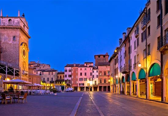 Za vínem i auty Ferrari, Kaplickým a městy UNESCO - 