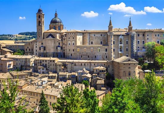 Za vínem i auty Ferrari, Kaplickým a městy UNESCO - 
